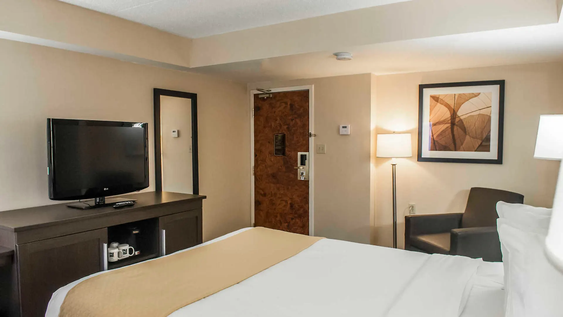 ***  Quality Inn Airport West Mississauga Canada